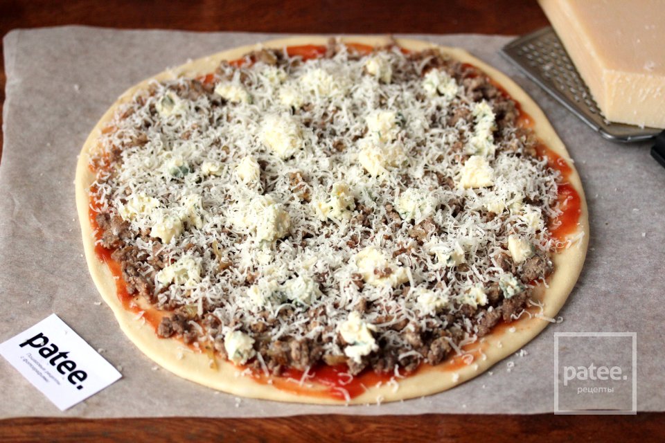 Пицца с фаршем и сыром дор блю - Шаг 9