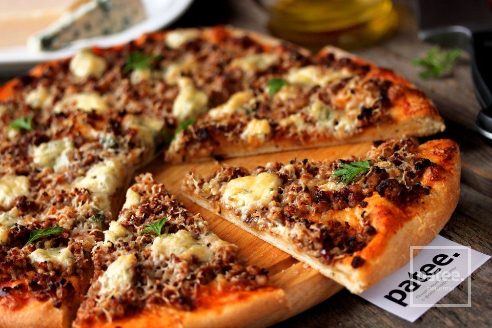 Пицца с фаршем и сыром дор блю - Шаг 11