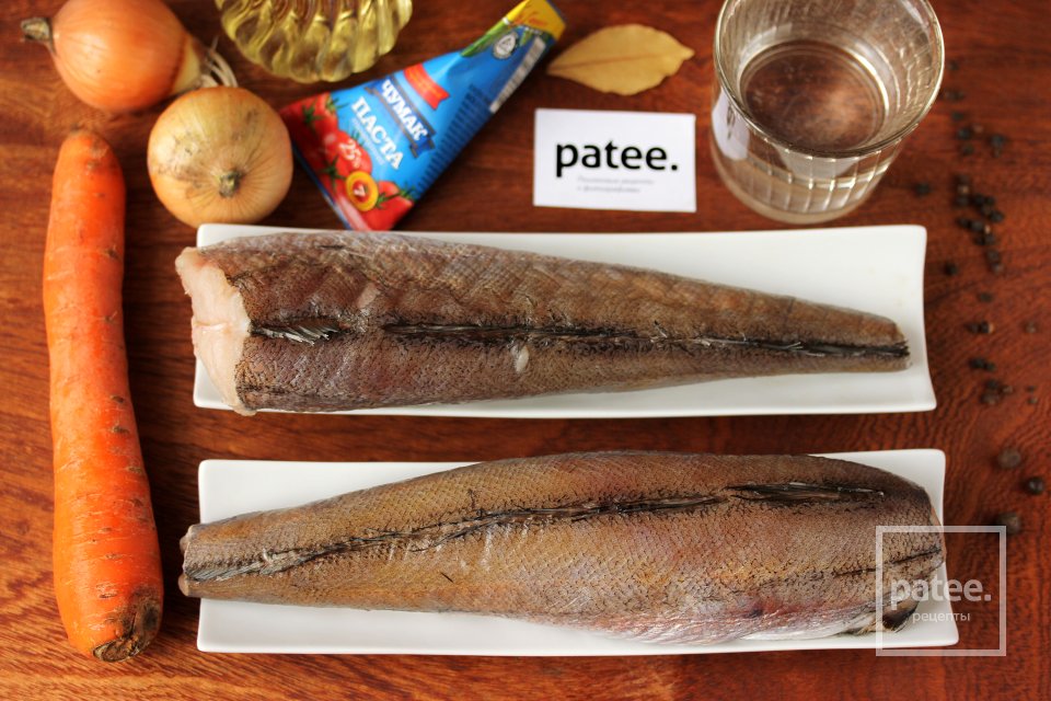 Хек в томатном соусе с овощами - Шаг 1