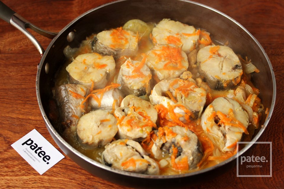 Хек в томатном соусе с овощами - Шаг 7