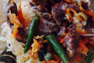 Фунчоза с телятиной и овощами