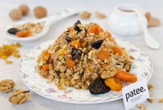 Сладкий плов с сухофруктами, медом и орехами