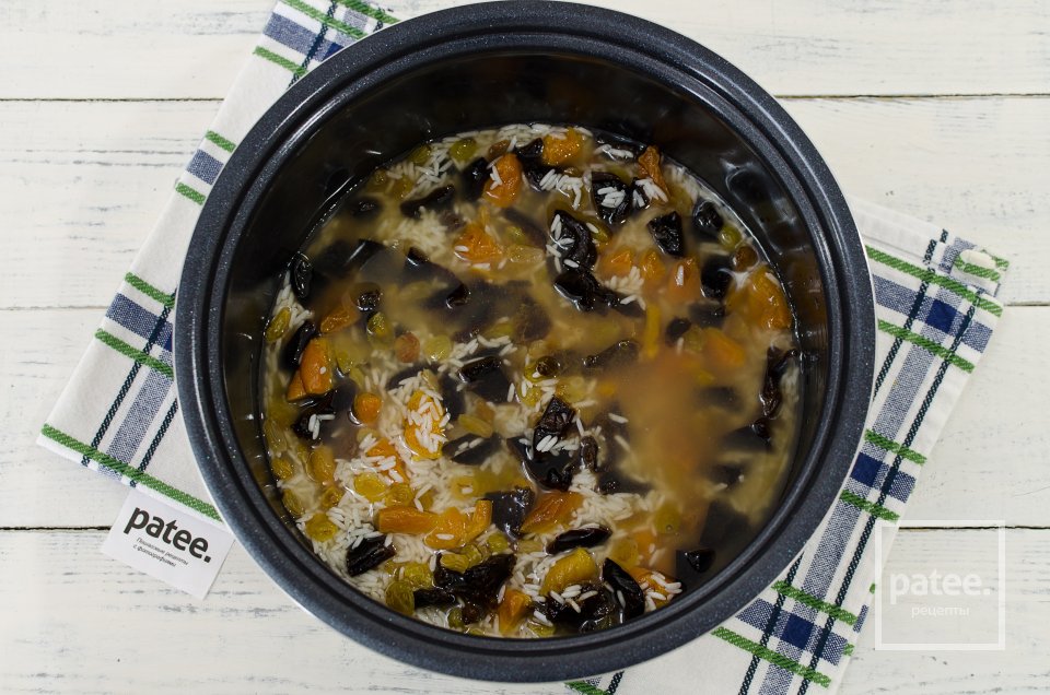 Сладкий плов с сухофруктами, медом и орехами - Шаг 10