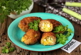 Мясные зразы с яйцом, сыром и зелёным луком