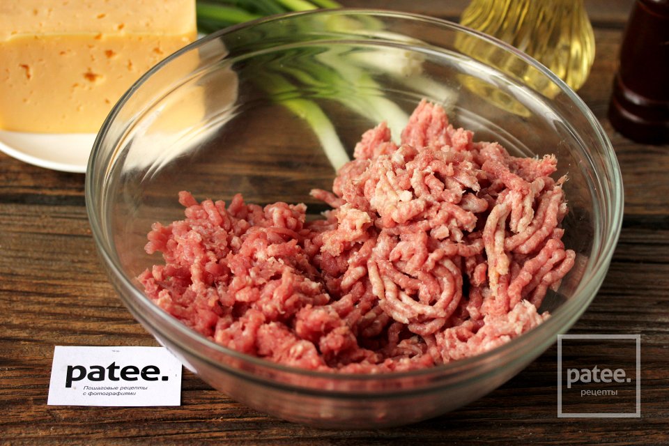 Мясные зразы с яйцом, сыром и зелёным луком - Шаг 3