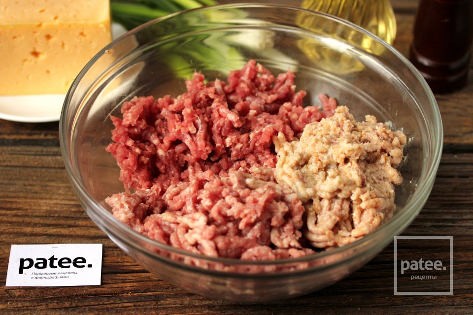 Мясные зразы с яйцом, сыром и зелёным луком - Шаг 4