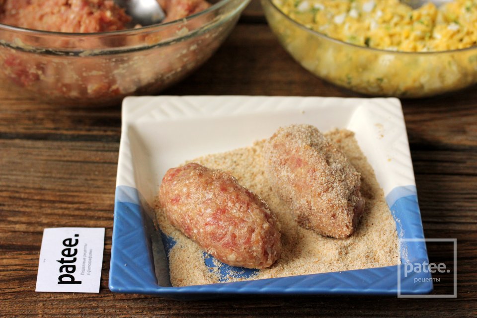 Мясные зразы с яйцом, сыром и зелёным луком - Шаг 15