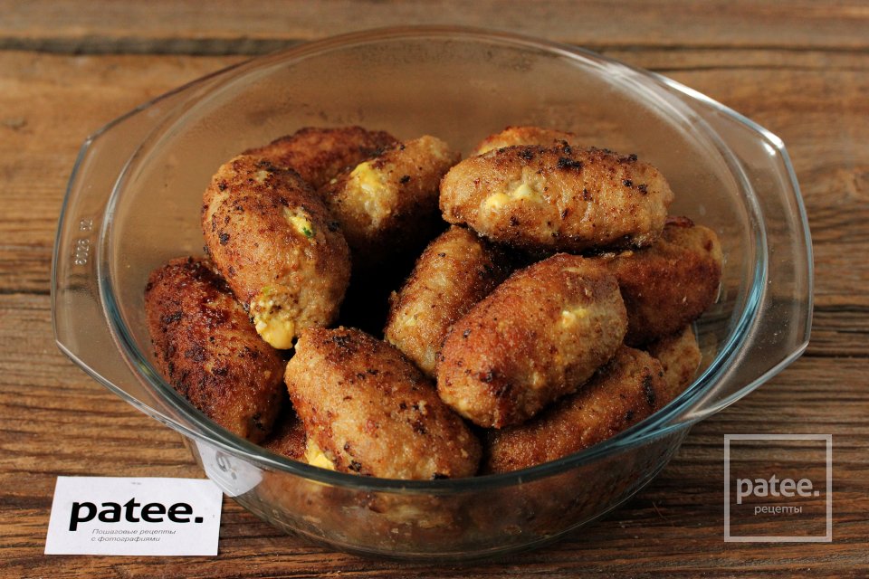 Мясные зразы с яйцом, сыром и зелёным луком - Шаг 17