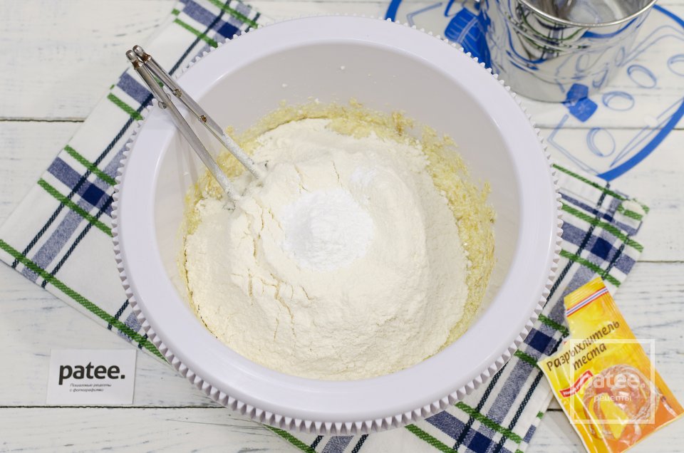 Банановый кекс с орехами и шоколадной крошкой - Шаг 7