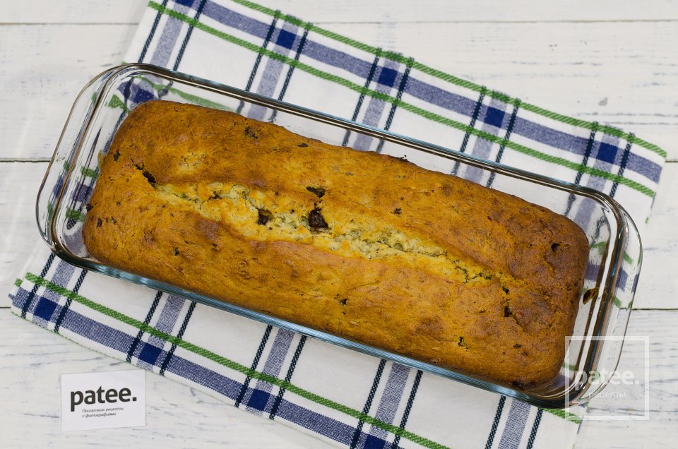 Банановый кекс с орехами и шоколадной крошкой - Шаг 13