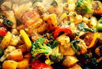 Курица с овощами и карри