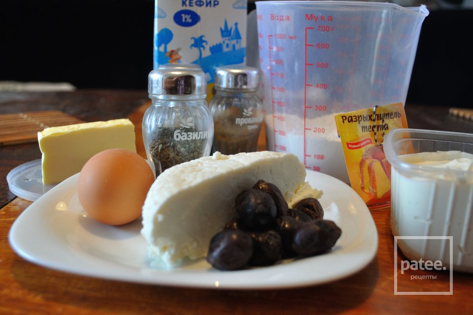 Закусочные кексы с сыром и оливками - Шаг 1