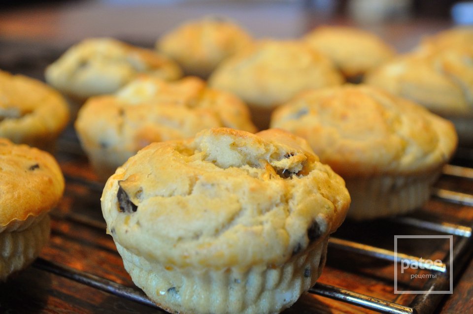 Закусочные кексы с сыром и оливками - Шаг 9