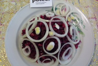 Салат из свеклы с солёными огурцами