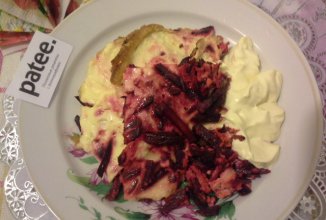 Омлет со свеклой