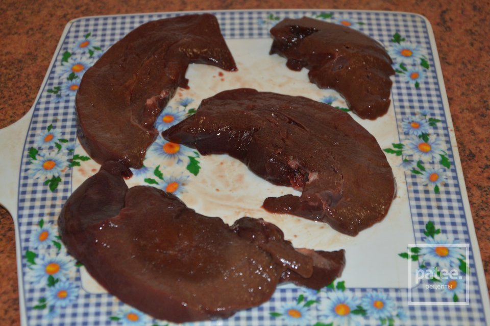 Отбивные из свиной печени в сметанно-чесночном соусе - Шаг 3