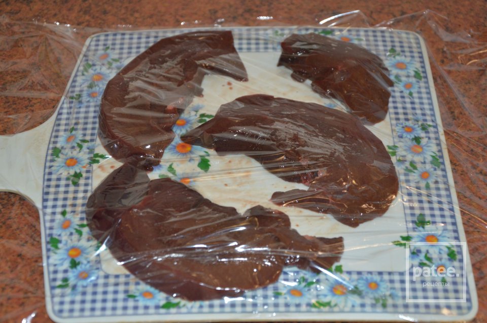 Отбивные из свиной печени в сметанно-чесночном соусе - Шаг 4