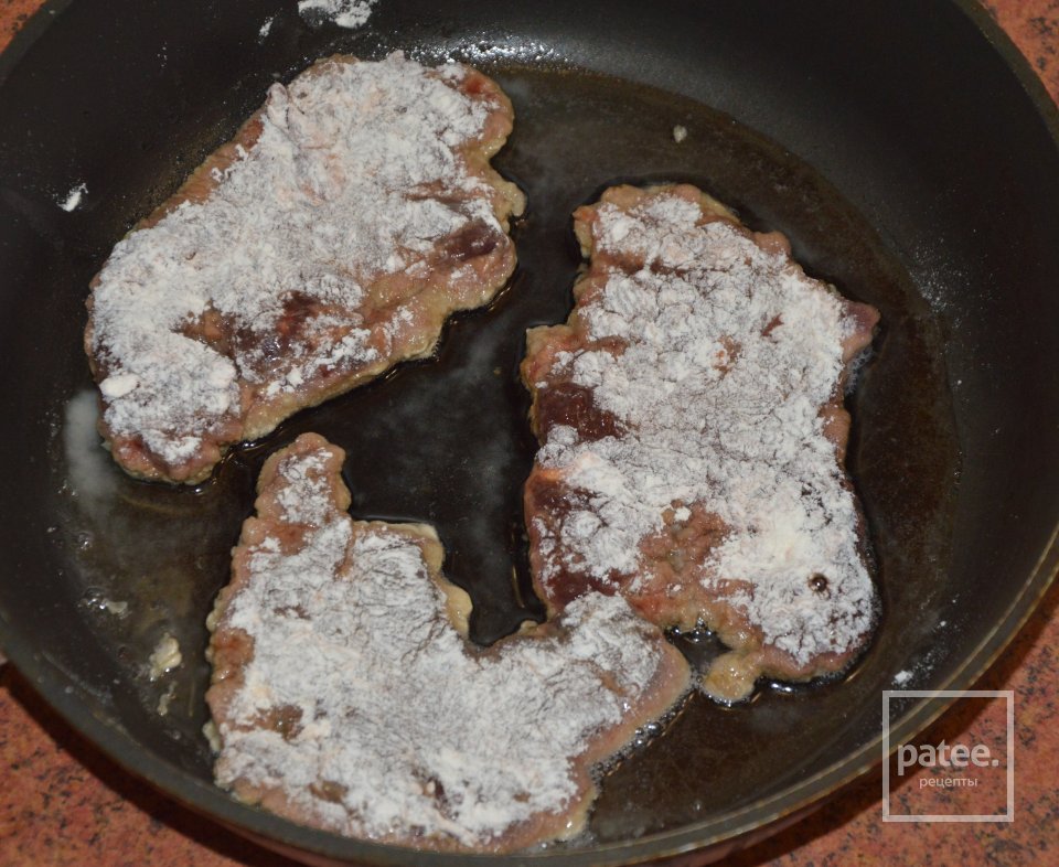 Отбивные из свиной печени в сметанно-чесночном соусе - Шаг 10