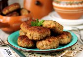 Сочные котлеты из свинины со льдом