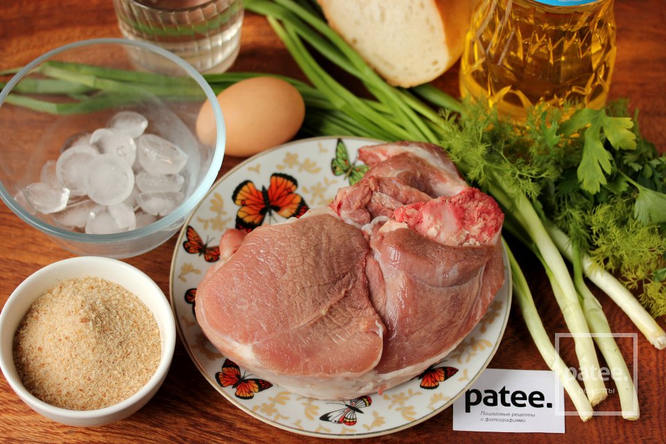 Сочные котлеты из свинины со льдом - Шаг 1