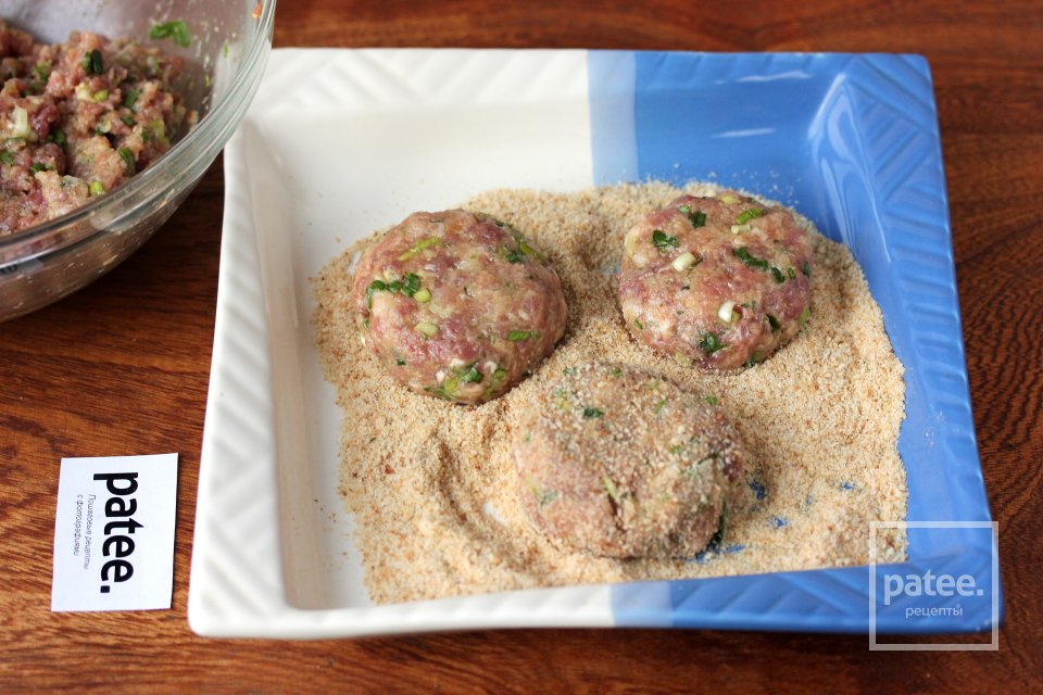 Сочные котлеты из свинины со льдом - Шаг 11