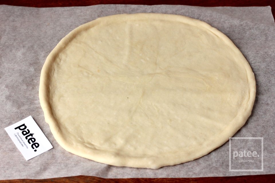 Пицца с ветчиной, помидорами черри и моцареллой - Шаг 2