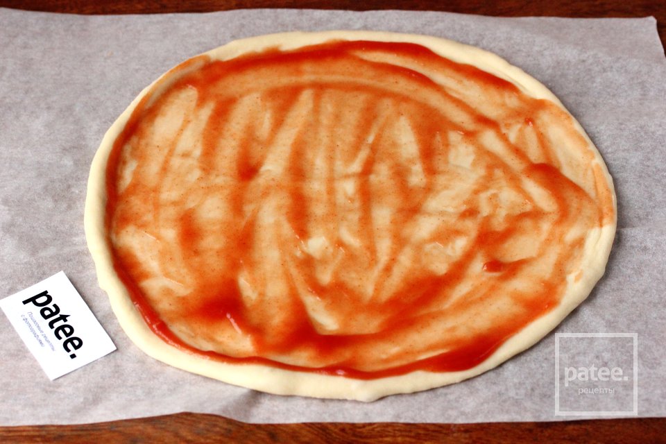 Пицца с ветчиной, помидорами черри и моцареллой - Шаг 3