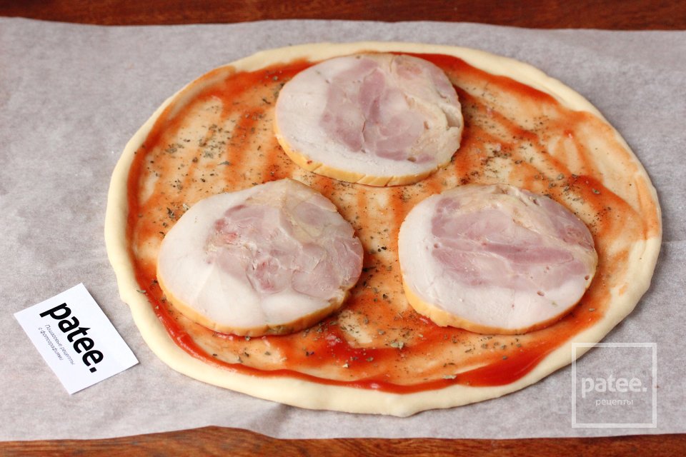 Пицца с ветчиной, помидорами черри и моцареллой - Шаг 5