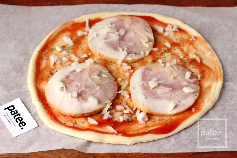 Пицца с ветчиной, помидорами черри и моцареллой - Шаг 6