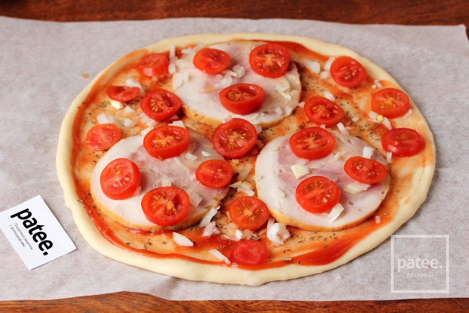 Пицца с ветчиной, помидорами черри и моцареллой - Шаг 7