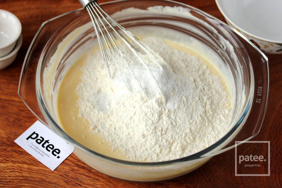 Шарлотка с капустой в мульварке - Шаг 7