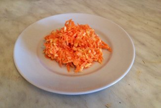Легкий салат с морковью и сыром