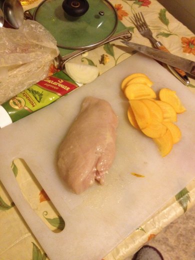 Нежное куриное филе с хурмой - Шаг 1