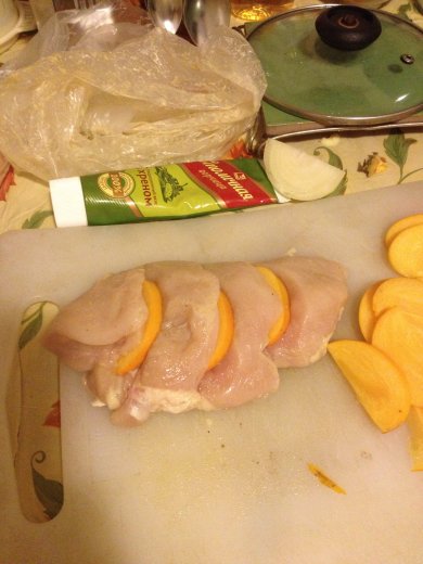 Нежное куриное филе с хурмой - Шаг 2