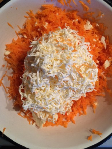 Бутерброды с морковью и сыром - Шаг 1