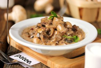 Шампиньоны в сливочном соусе