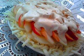 Салат из картофеля, яблок и бананов с имбирем