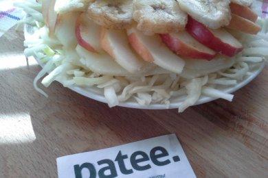 Салат из картофеля, яблок и бананов с имбирем - приготовление