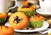 Миндальные маффины с трюфельной начинкой