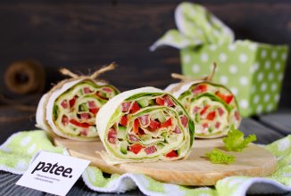 Рулет из лаваша с овощами, сыром и колбасой