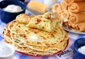 Сырные блины с зелёным луком