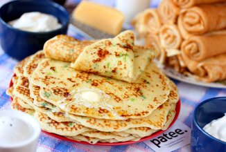 Сырные блины с зелёным луком