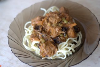 говядина с горчицой и черносливом