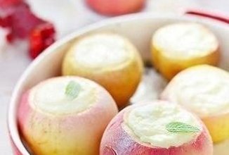 Печеные яблоки с творогом.