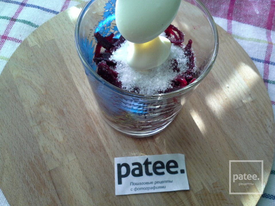 Салат из свеклы со сметаной "Молодость" - Шаг 8