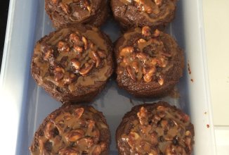 Шоколадные пирожные с арахисовой пастой