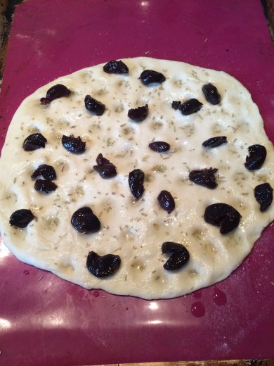 Фокачча с маслинами и розмарином - Шаг 4