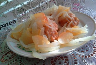 Котлеты с яблочно-луковым соусом