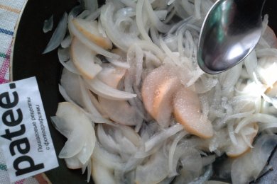 Котлеты с яблочно-луковым соусом - приготовление