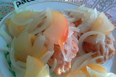 Котлеты с яблочно-луковым соусом - приготовление